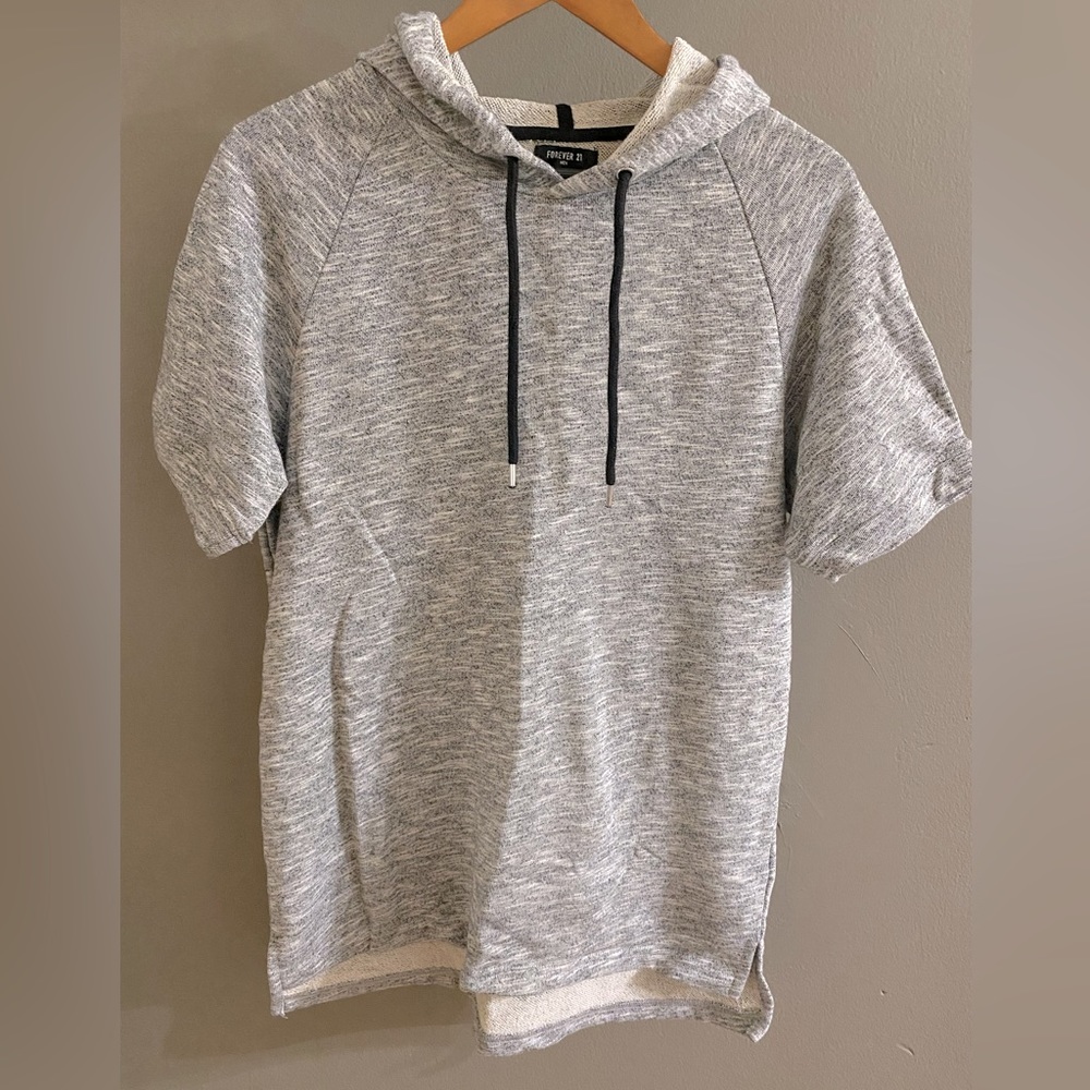 33. FOREVER 21 MEN’S SWEATSHIRT